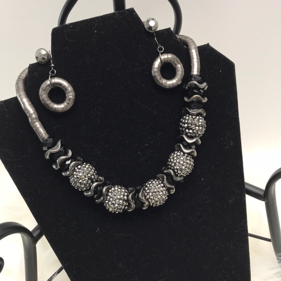 Jewelry - Statement necklace